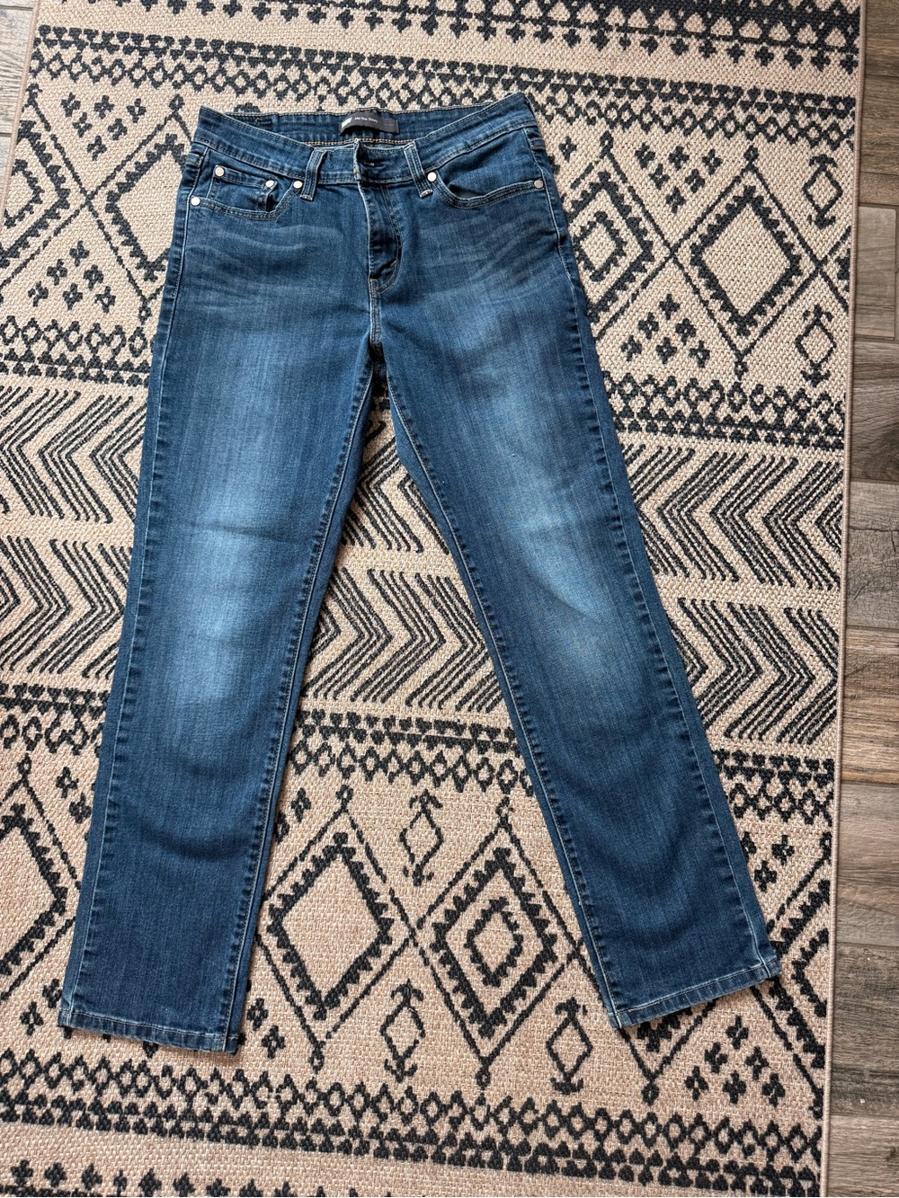 Levi's Women's Straight Leg Dark Blue Denim Jeans NEVER WORN. NO TAGS
